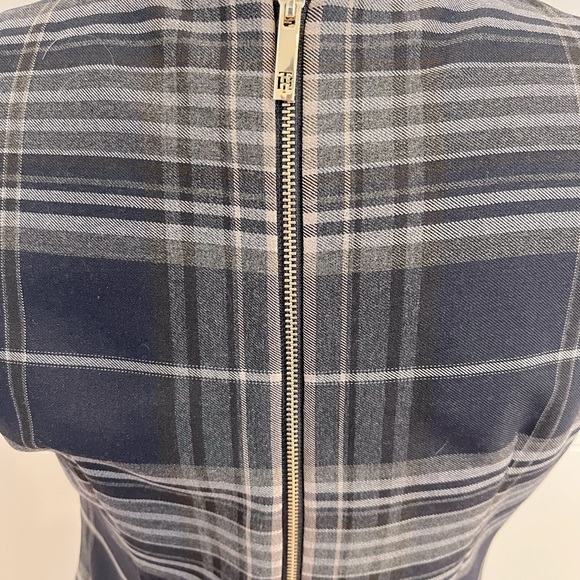 Tommy Hilfiger  size 6 navy plaid - Picture 3 of 6
